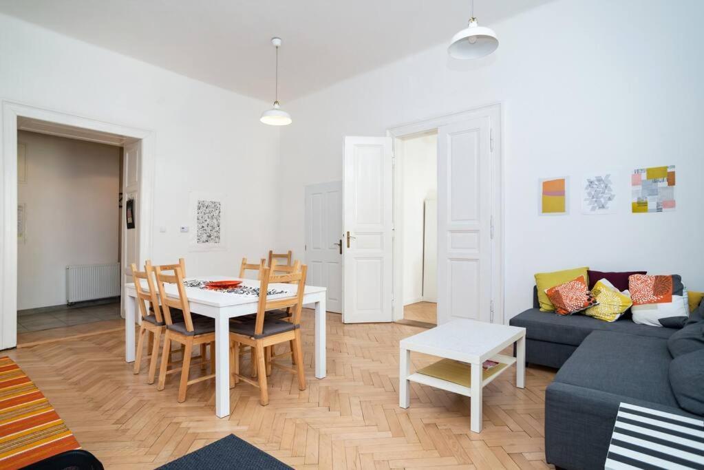 Bright, Spacious Apartment In The Historic Centre Praga Exterior foto
