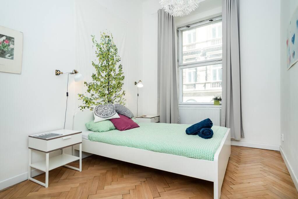 Bright, Spacious Apartment In The Historic Centre Praga Exterior foto