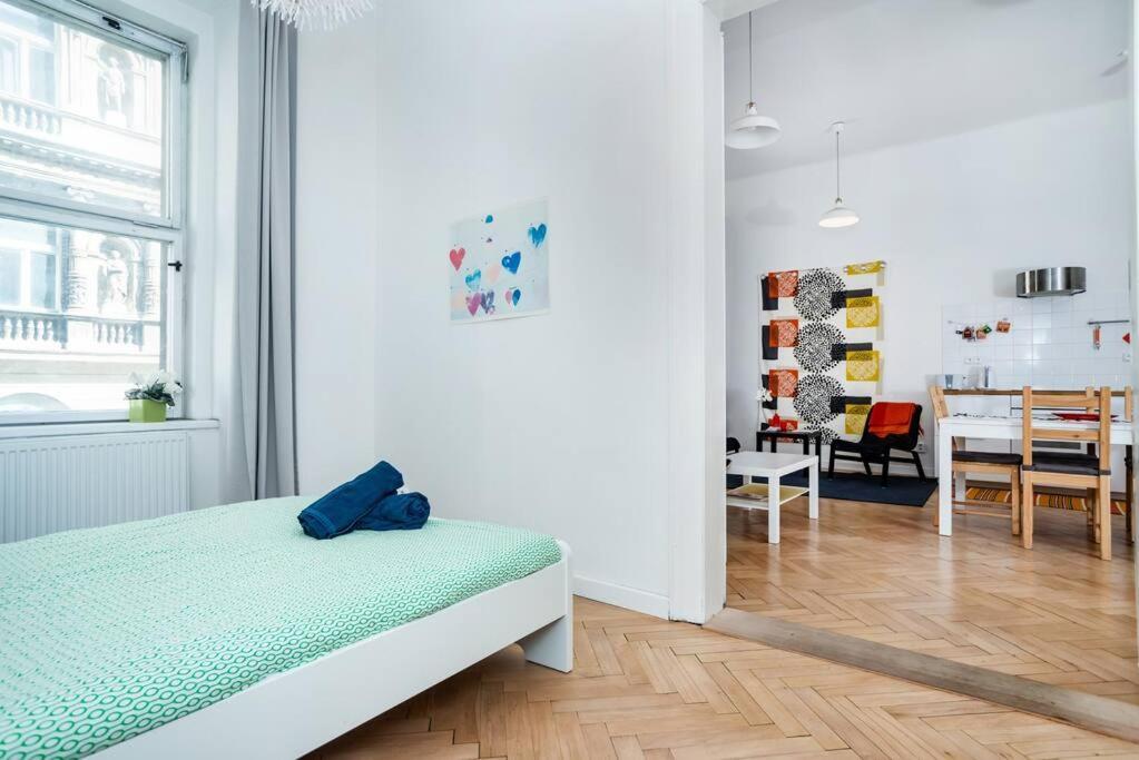 Bright, Spacious Apartment In The Historic Centre Praga Exterior foto